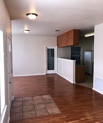 3rd image of 2406 Crown Holw