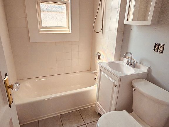 4th image of 9 Hearn St #2