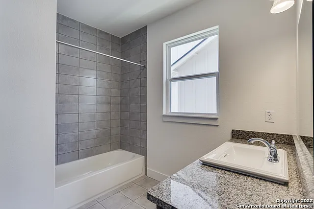 206 Topaz #1502 — Photo 28