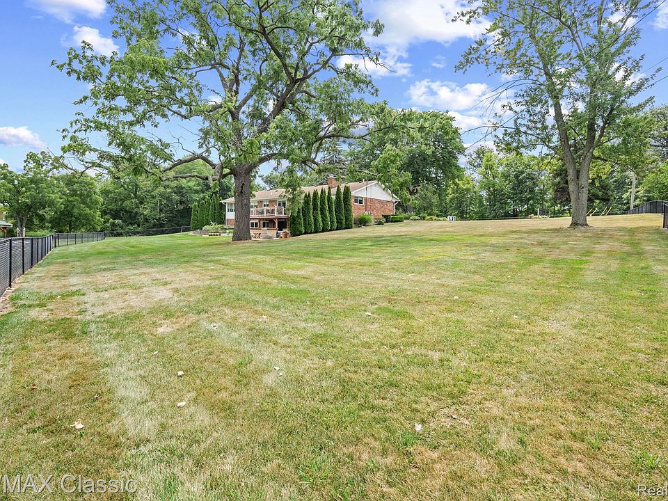 41700 W Eleven Mile Rd, photo 9