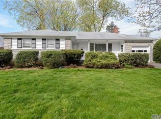 743 Kensington Dr, Westbury, NY 11590
