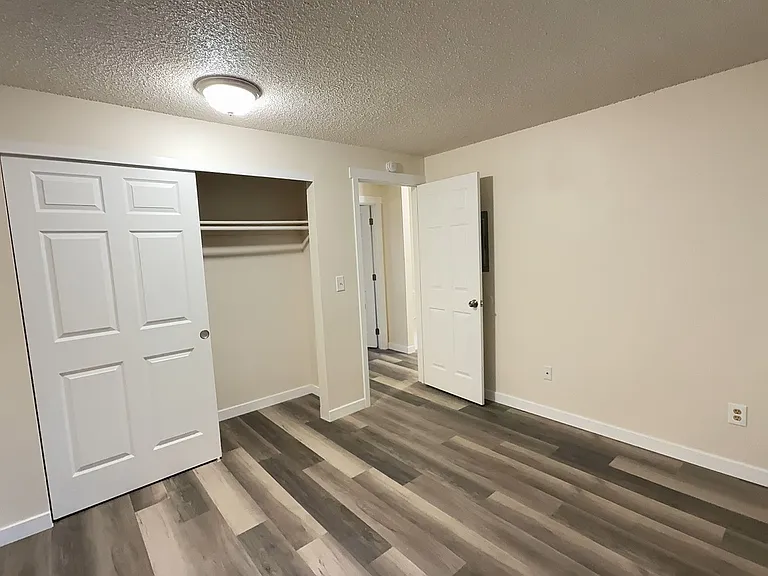 1175 Clearview Ave NE — Photo 11