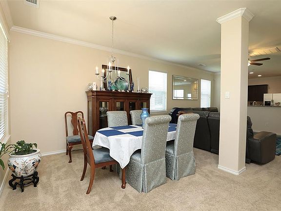 5th image of 1622 Thornhollow Dr