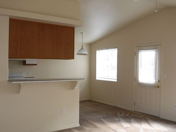 2nd image of 2140 SW Canyon Dr #4