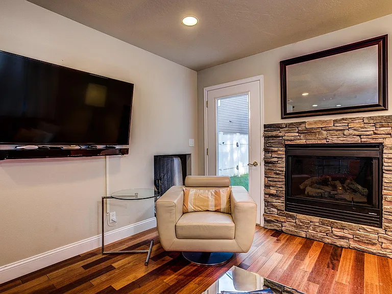 953 N Armstrong Dr — Photo 14