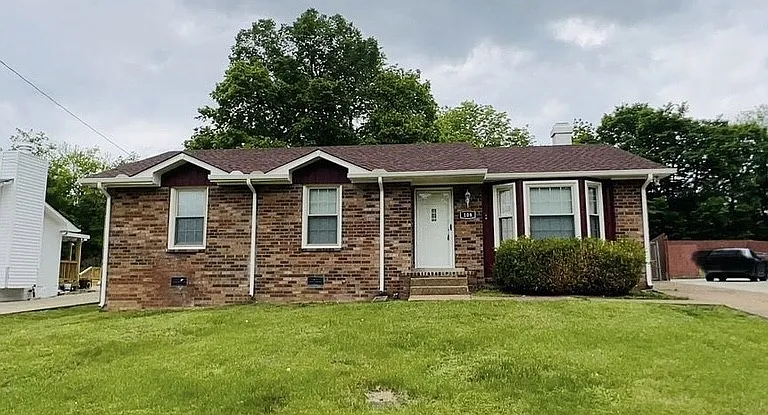108 Ryan Dr — Photo 1