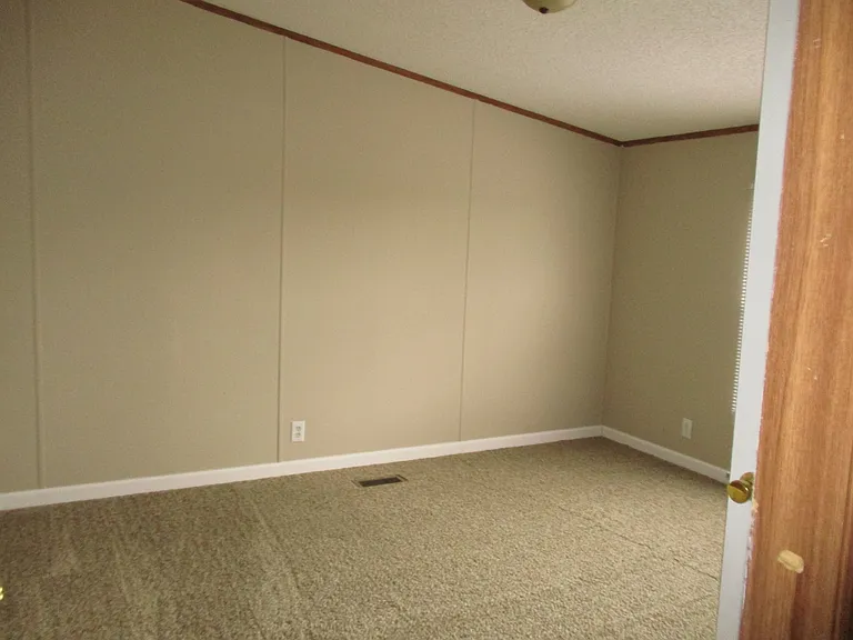 192 Zackary St — Photo 5