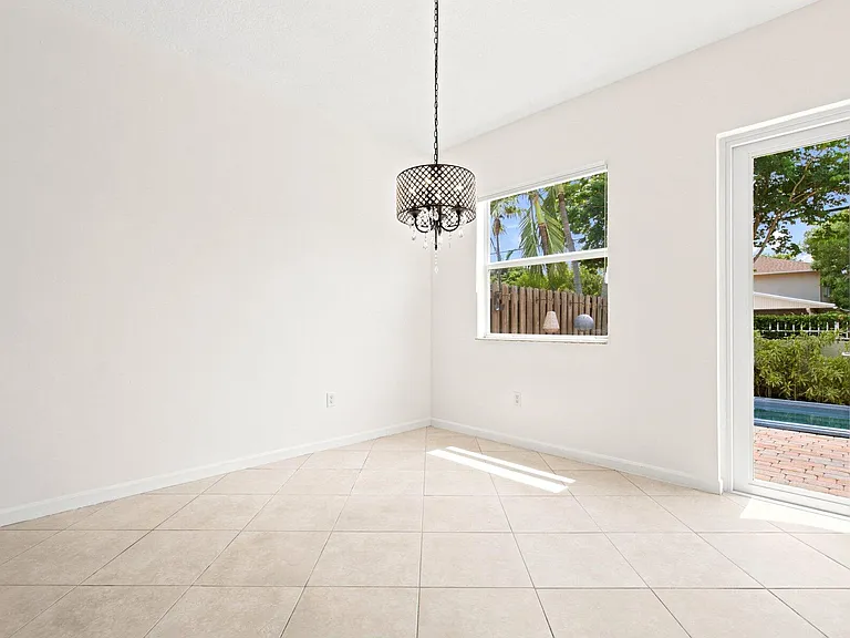 1224 NE 18th Ave #1 — Photo 8