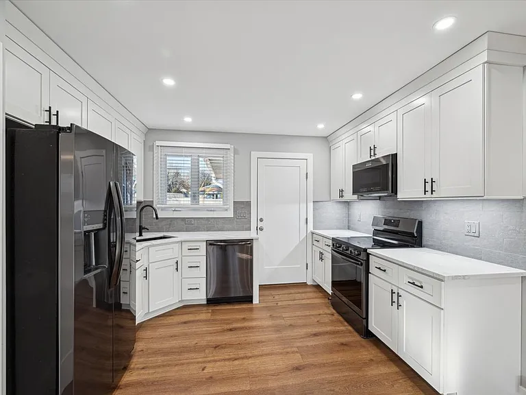 285 Stamets Rd #2 — Photo 9
