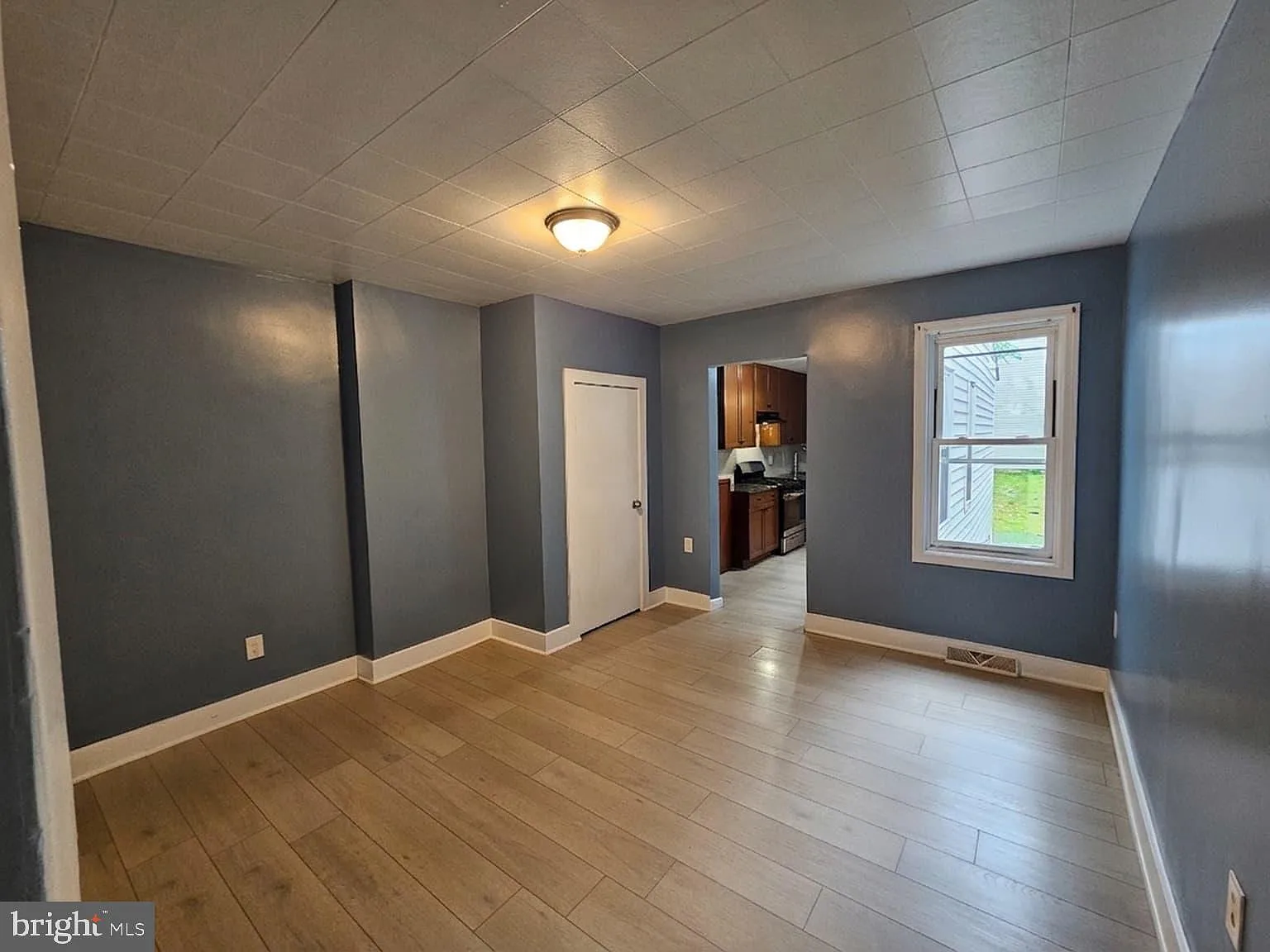 3 bed, 1.0 bath, 1248 sqft, $2,200 — Photo 3