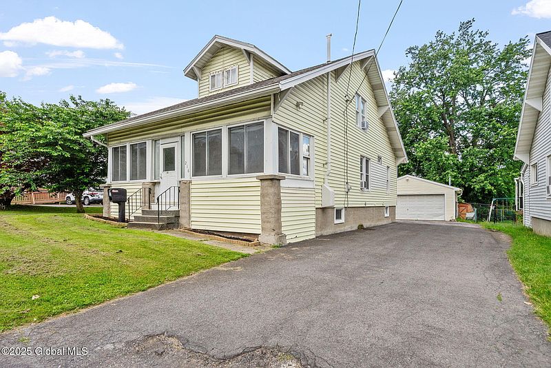 3rd image of 216 Old Loudon Road