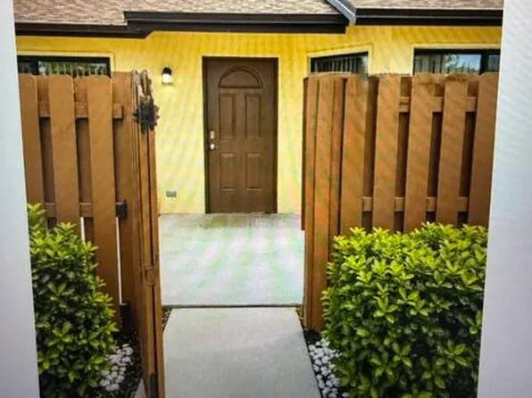 223 Springdale Cir, Palm Springs, FL 33461
