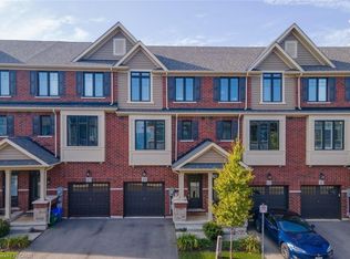 15 Pierre Trudeau Ln, Grimsby, ON L3M 0H3