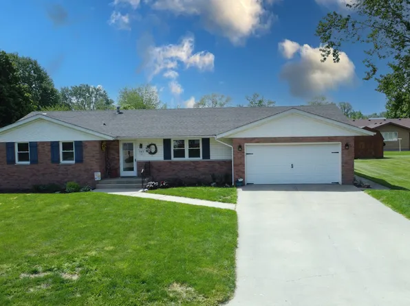 703 E Rosewood St, Watseka, IL 60970