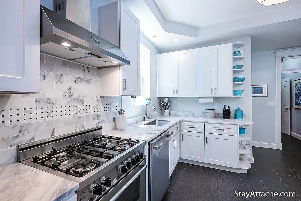 3 bed, 2.5 bath, 3000 sqft, $6,420 — Photo 4
