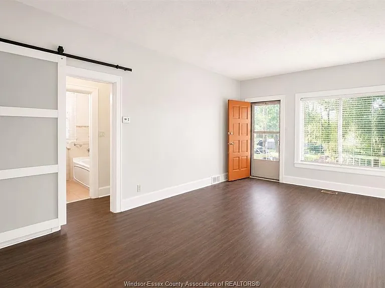 415 Grove Ave — Photo 5