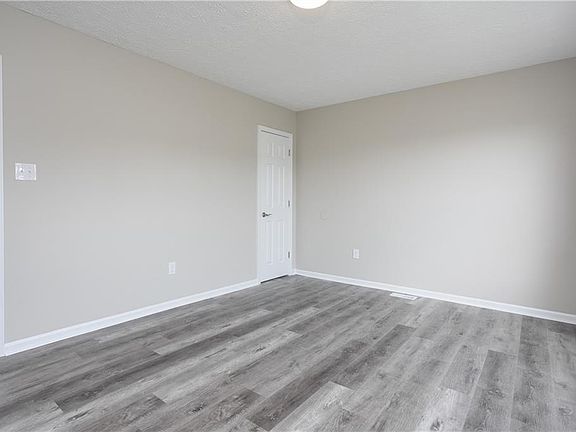 4th image of 1134 Chandler Ave