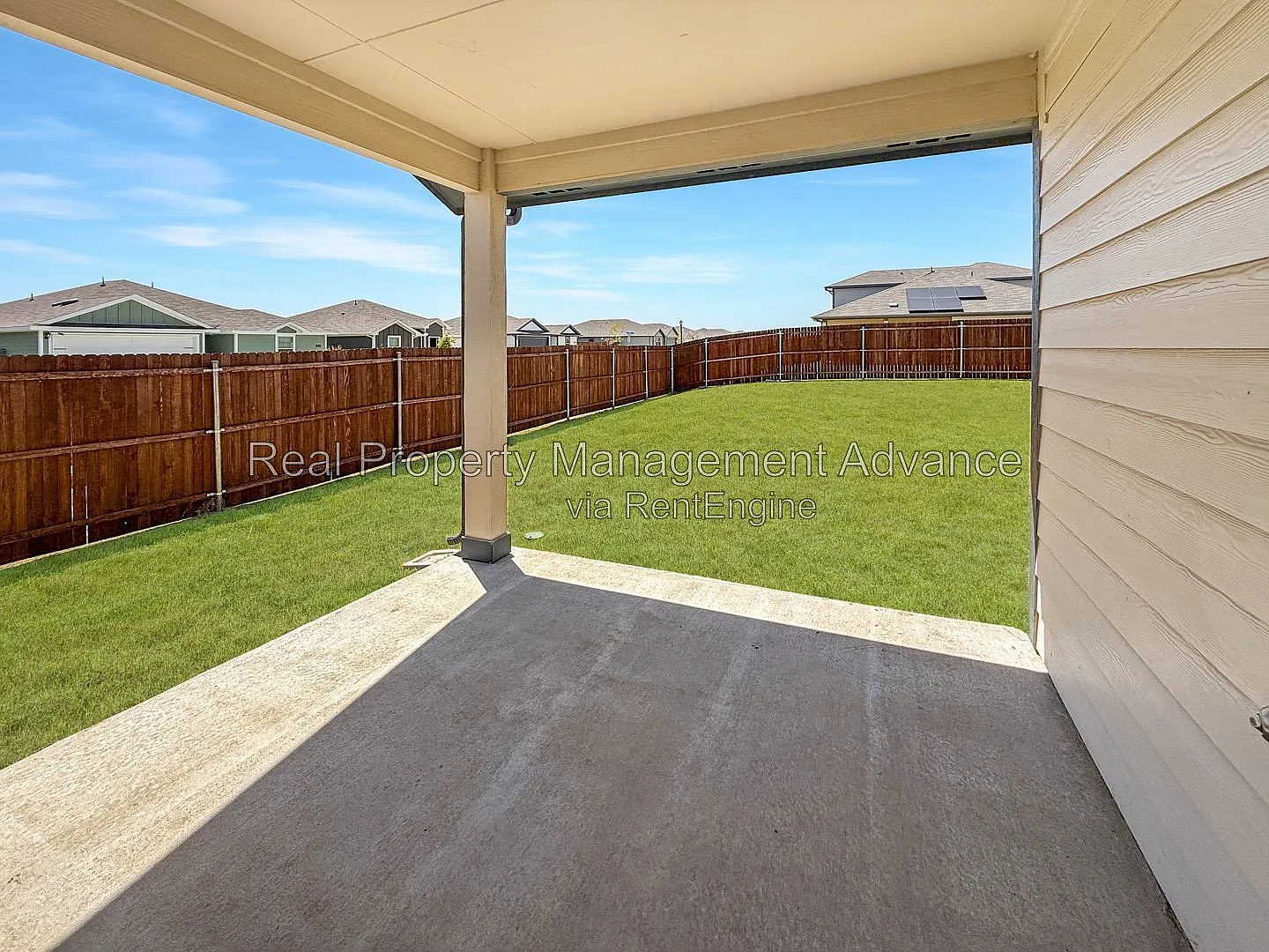 4 bed, 3.0 bath, 2200 sqft, $2,000 — Photo 4