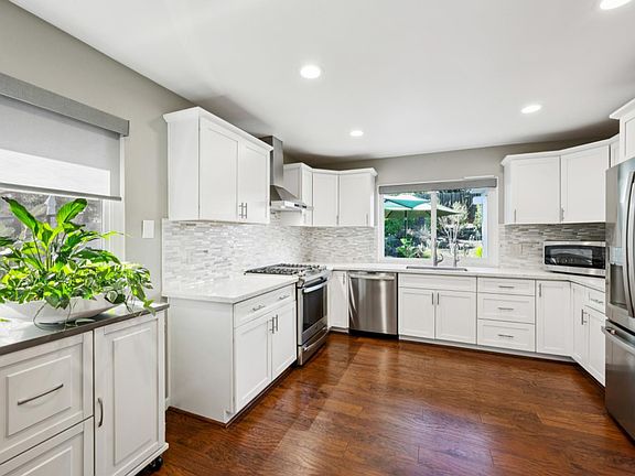 3rd image of 7284 Oakmont Drive