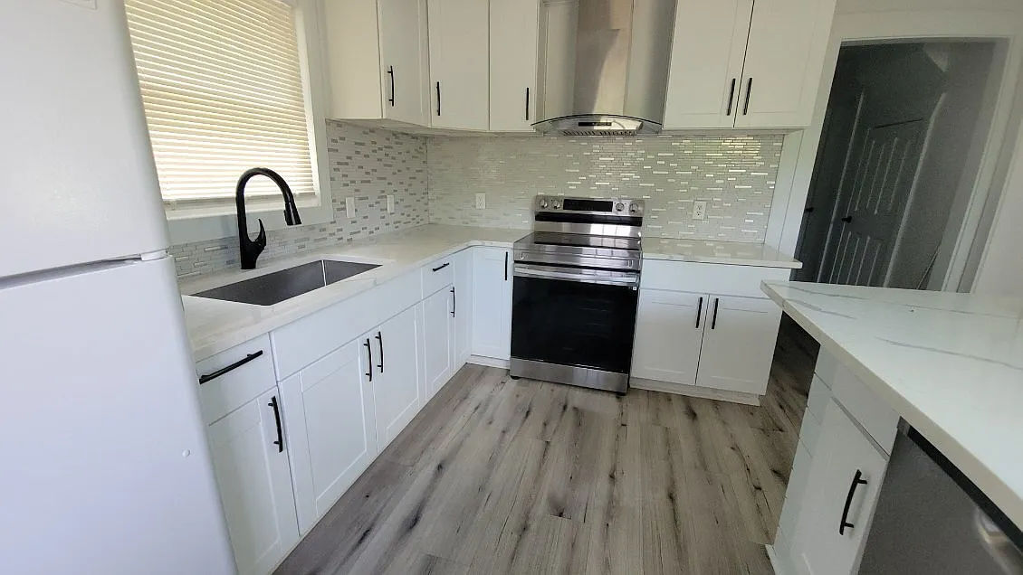 2 bed, 1.0 bath, 768 sqft, $1,900 — Photo 4