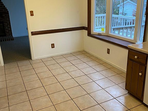 Large eat in kitchen