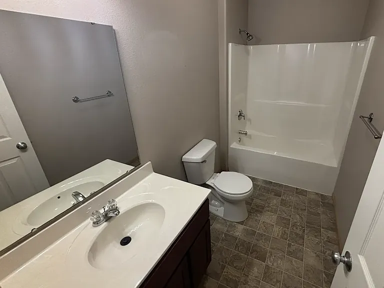 2190 Westlake Rd — Photo 10