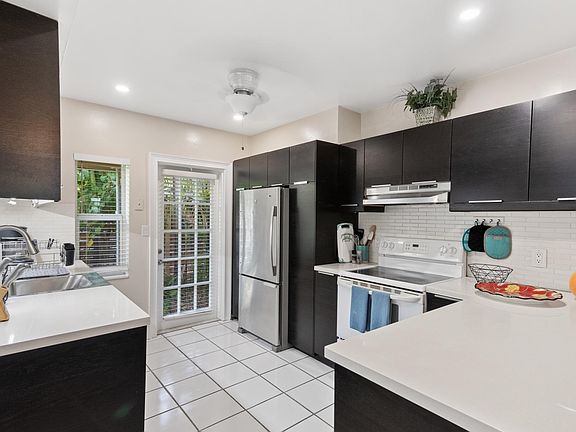 5th image of 1509 SW 25th St #1