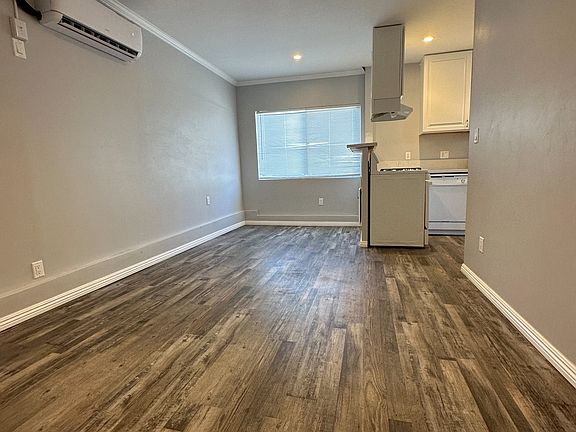 2nd image of 10624 Woodward Ave