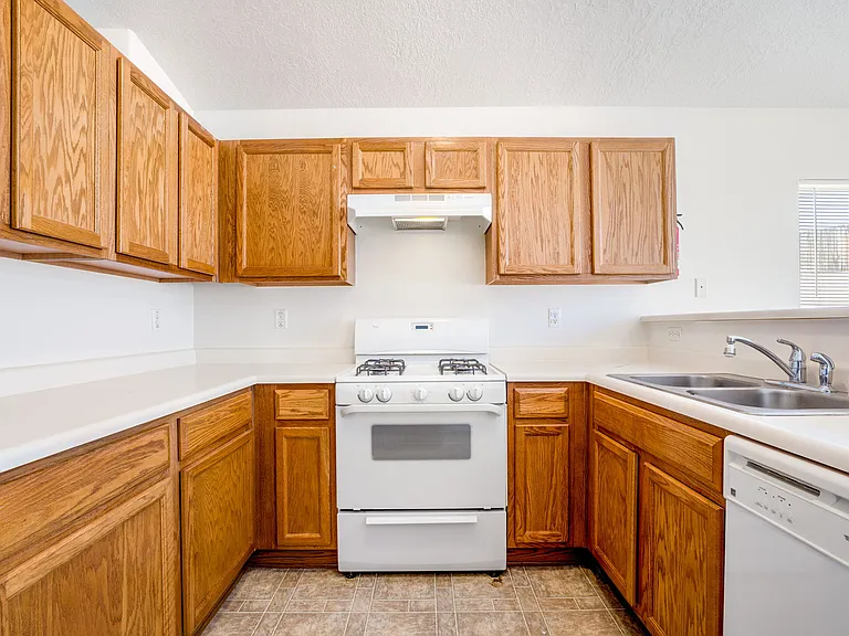 4705 Chow Ct NE — Photo 12