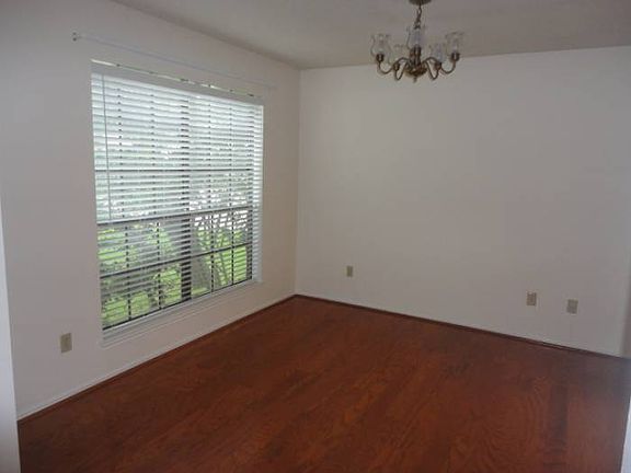 2nd image of 9343 Thornbury St
