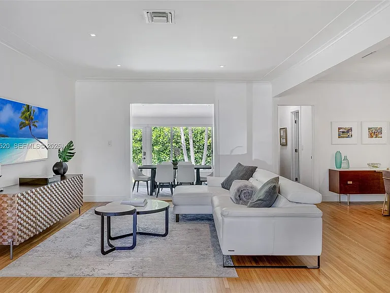 8950 Byron Ave — Photo 3