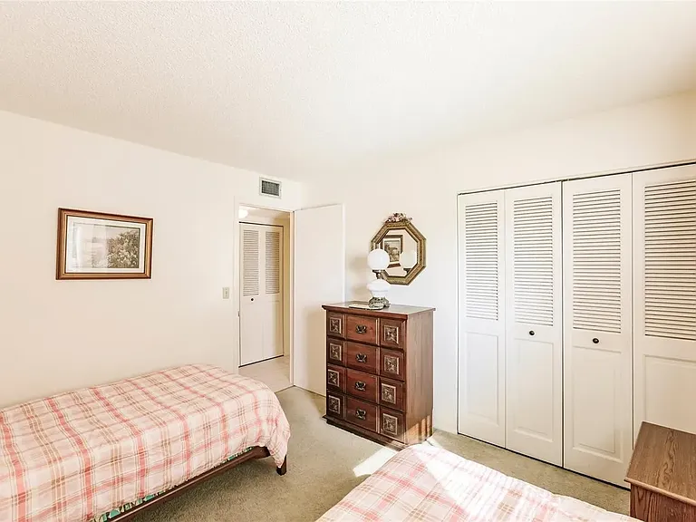 1540 Glen Oaks Dr E #B-221 — Photo 21