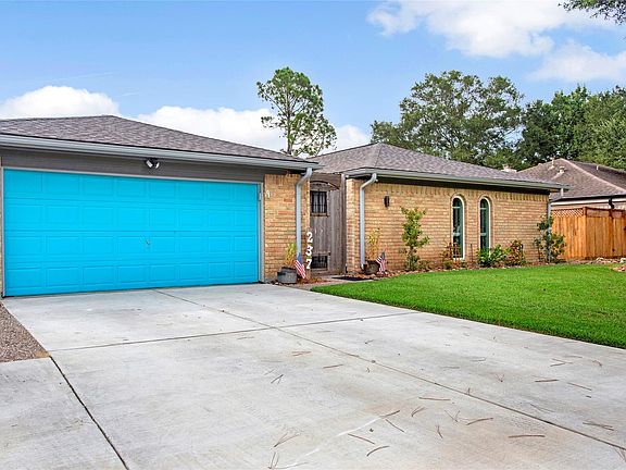 2nd image of 237 Palm Aire Dr