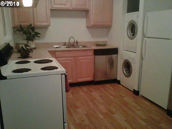 Kitchen w/laundry