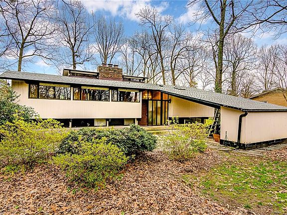 2nd image of 4923 Warfield Dr
