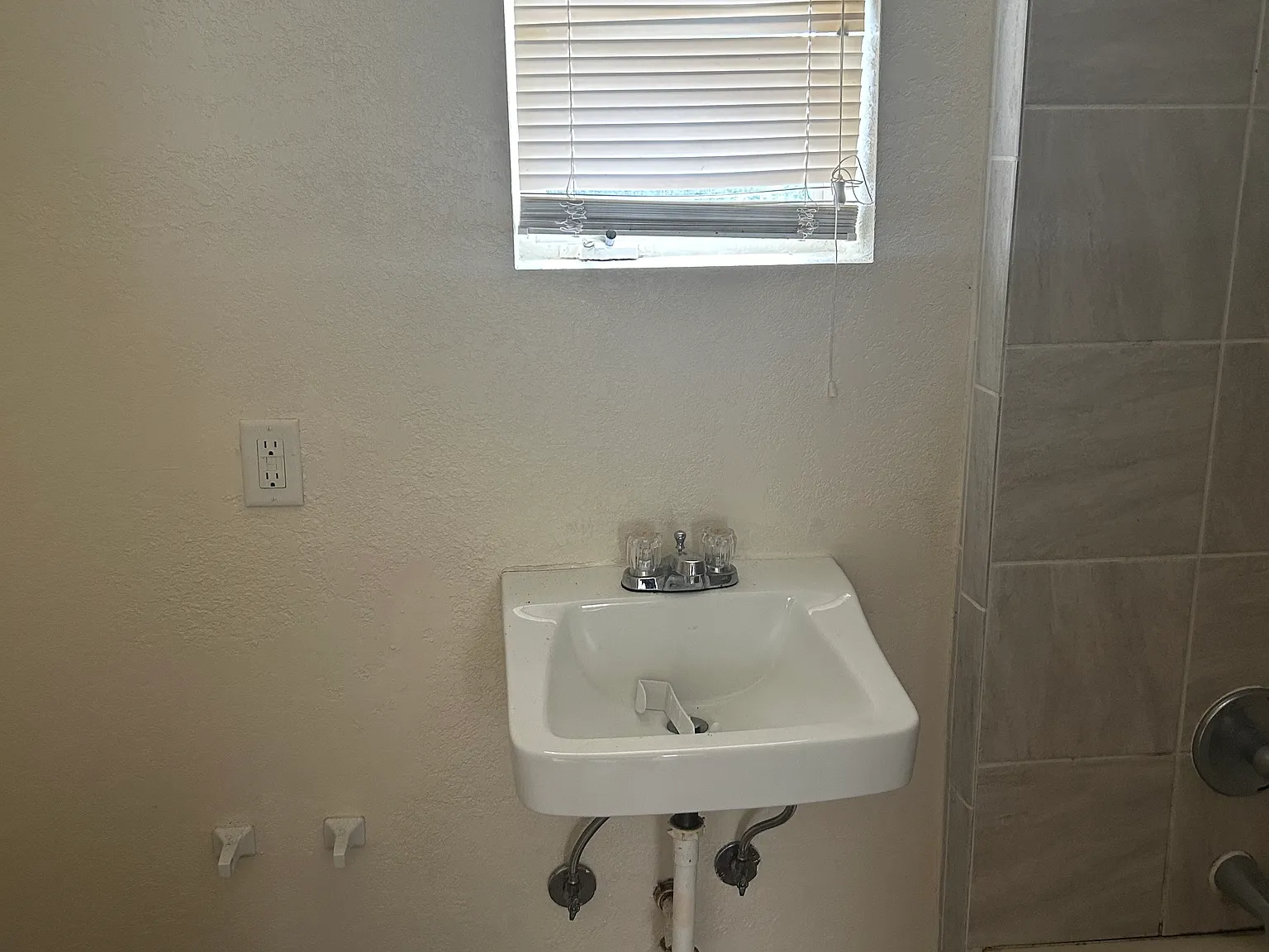 3 bed, 800 sqft, $850 — Photo 4