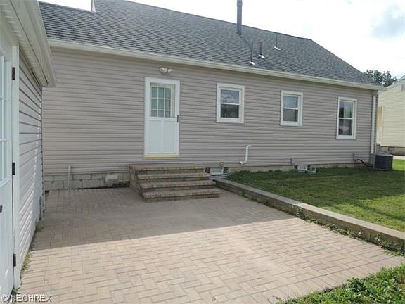 3rd image of 122 Dehoff Dr