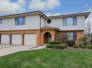 310 Starling Ct APT B, Bloomingdale, IL 60108