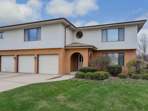 310 Starling Ct APT B, Bloomingdale, IL 60108