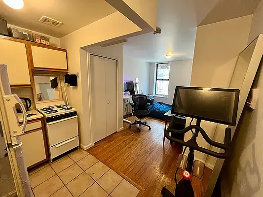 Rented by J Misrahi Realty Corp | media 6