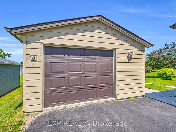 3rd image of 5 Inlet Ct