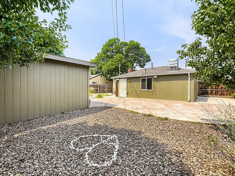 1326 S Clay St — Photo 25