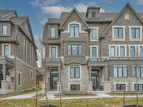 17 Selfridge Way, Whitby, ON L1N 0N9