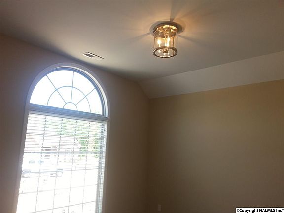 4th image of 403 Creekwater Cir