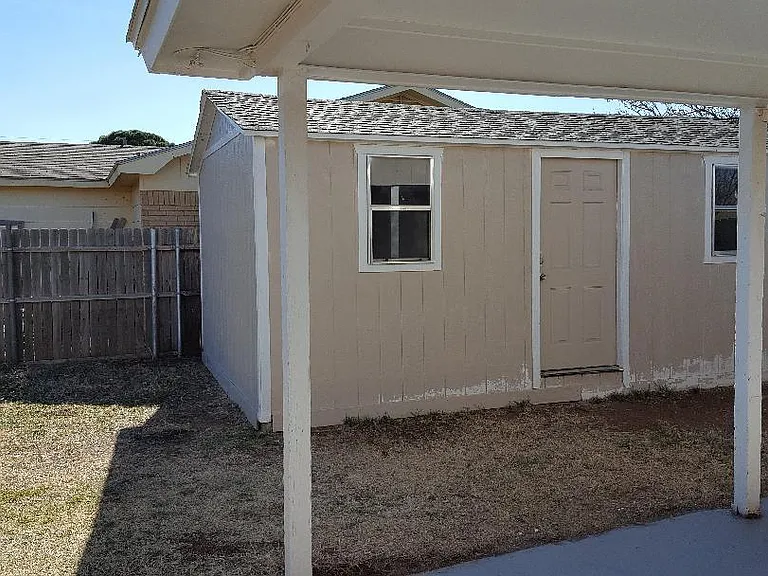 610 N Durant Ave — Photo 27