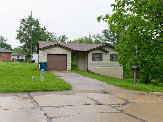 102 Wood Ct, Collinsville, IL 62234