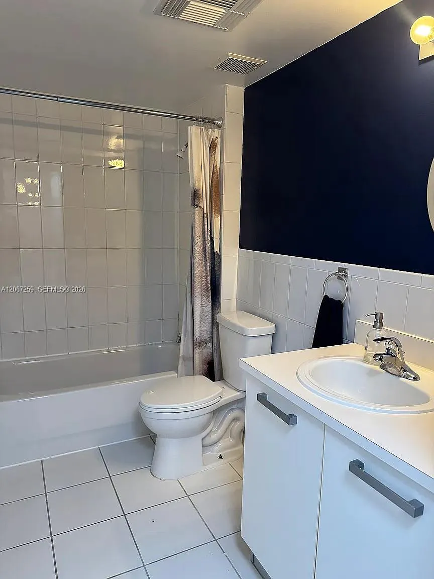 Bahia Biscayne Condo — Photo 4
