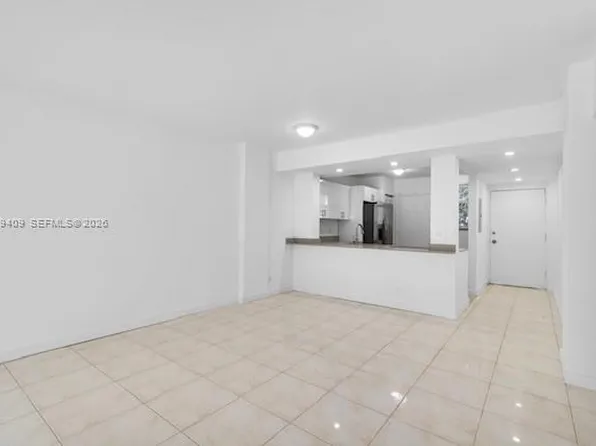 3660 NE 166th St APT 114, North Miami Beach, FL 33160
