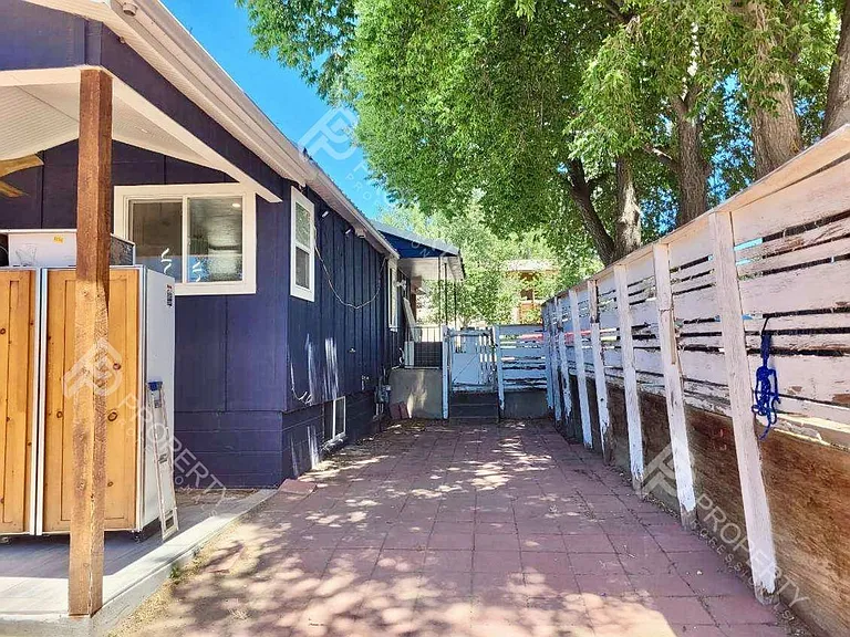 221 W 5th St — Photo 20