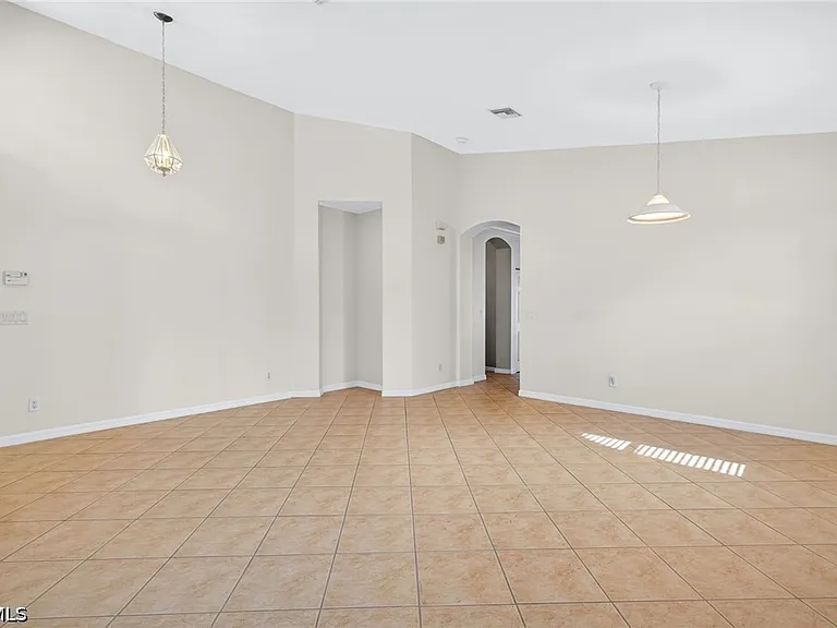 8369 Sumner Ave — Photo 8
